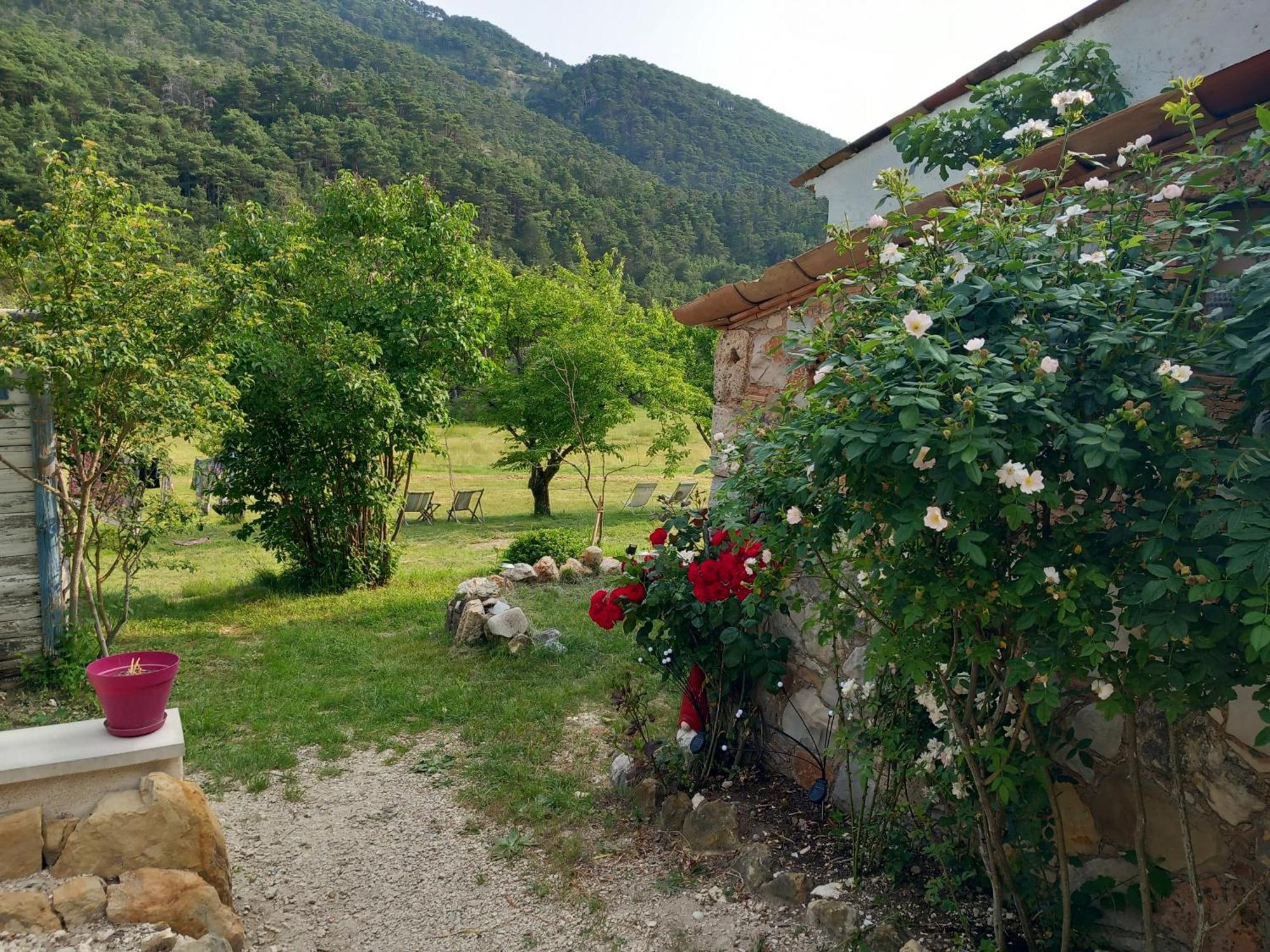 Gite La Mountagna Peyroules Exteriör bild